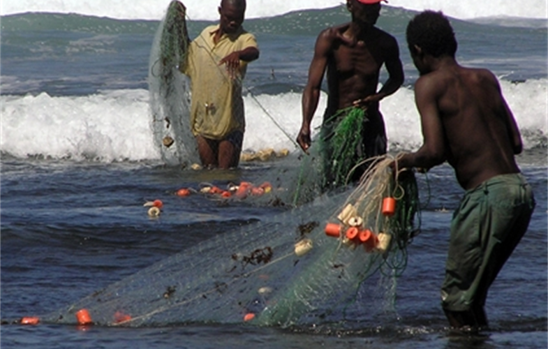 Fishers working on the coast of Kenya. CREDIT: T. McClanahan. 